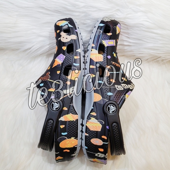 DISNEY PARKS MICKEY HALLOWEEN LIGHT UP CROCS - Picture 5 of 8